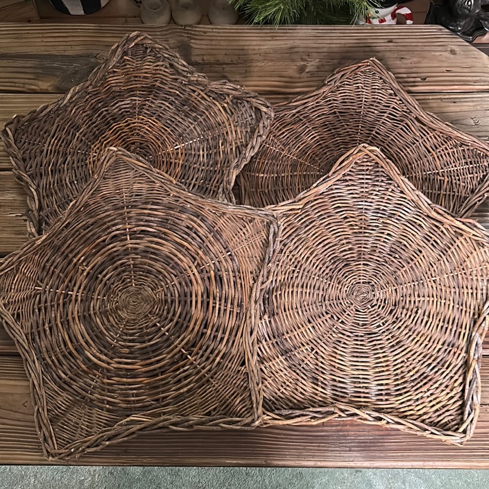 Pottery barn vintage wicker star chargers set of 4